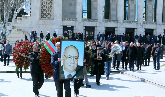 İbrahimbəyov I Fəxri xiyabanda dəfn edildi